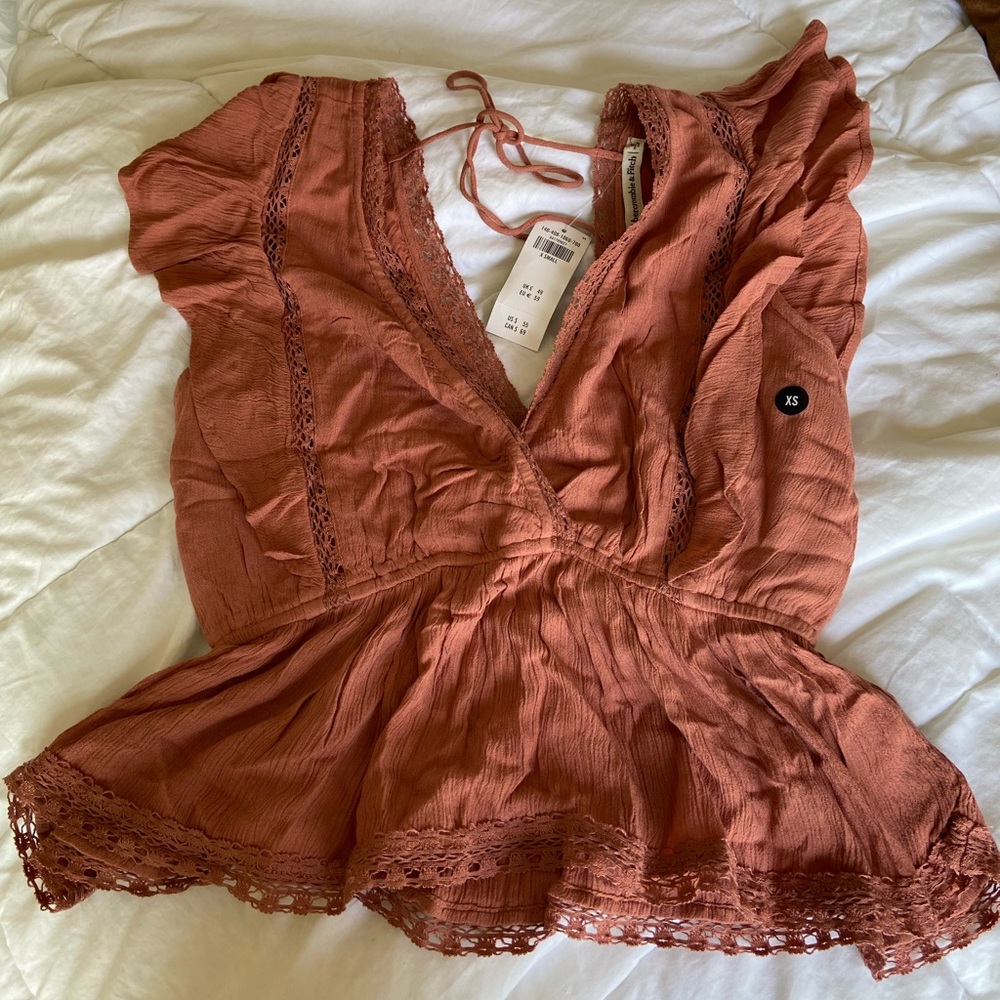 NWT Abercrombie & Fitch Flutter Frill Blouse XS
